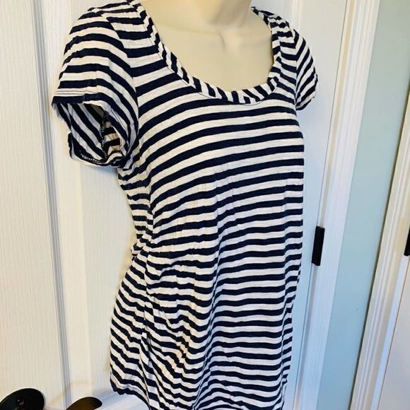 Old Navy Maternity Navy & White Striped Top! ❤️ - Picture 2 of 2